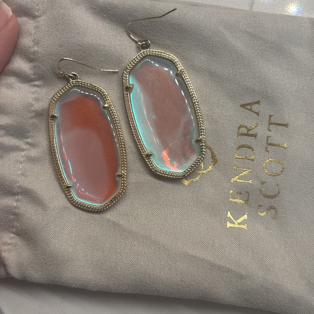 Kendra Scott Danielle earrings iridescent with gold trim - Picture 7 of 12